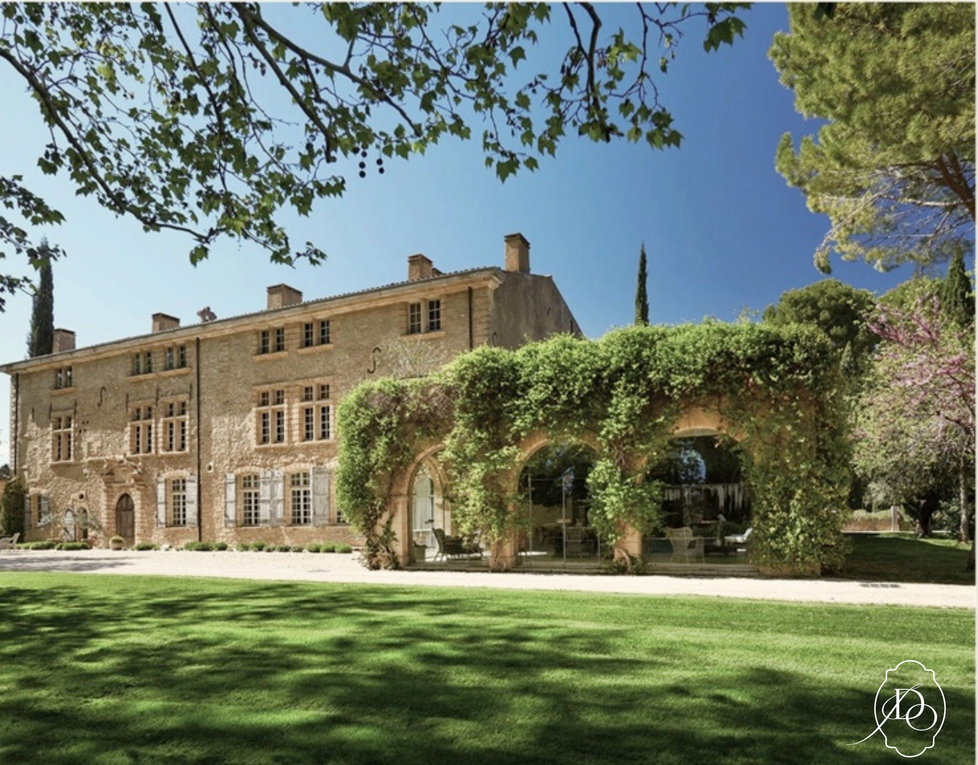 Château de Sannes venue for your marriage